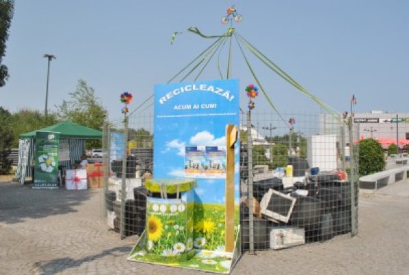 Constănţenii, aşteptaţi de RoRec să trimită deşeurile la plimbare